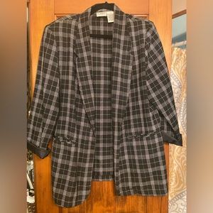 Large black and white blazer for work or okay! Like Greta with a tee shirt!